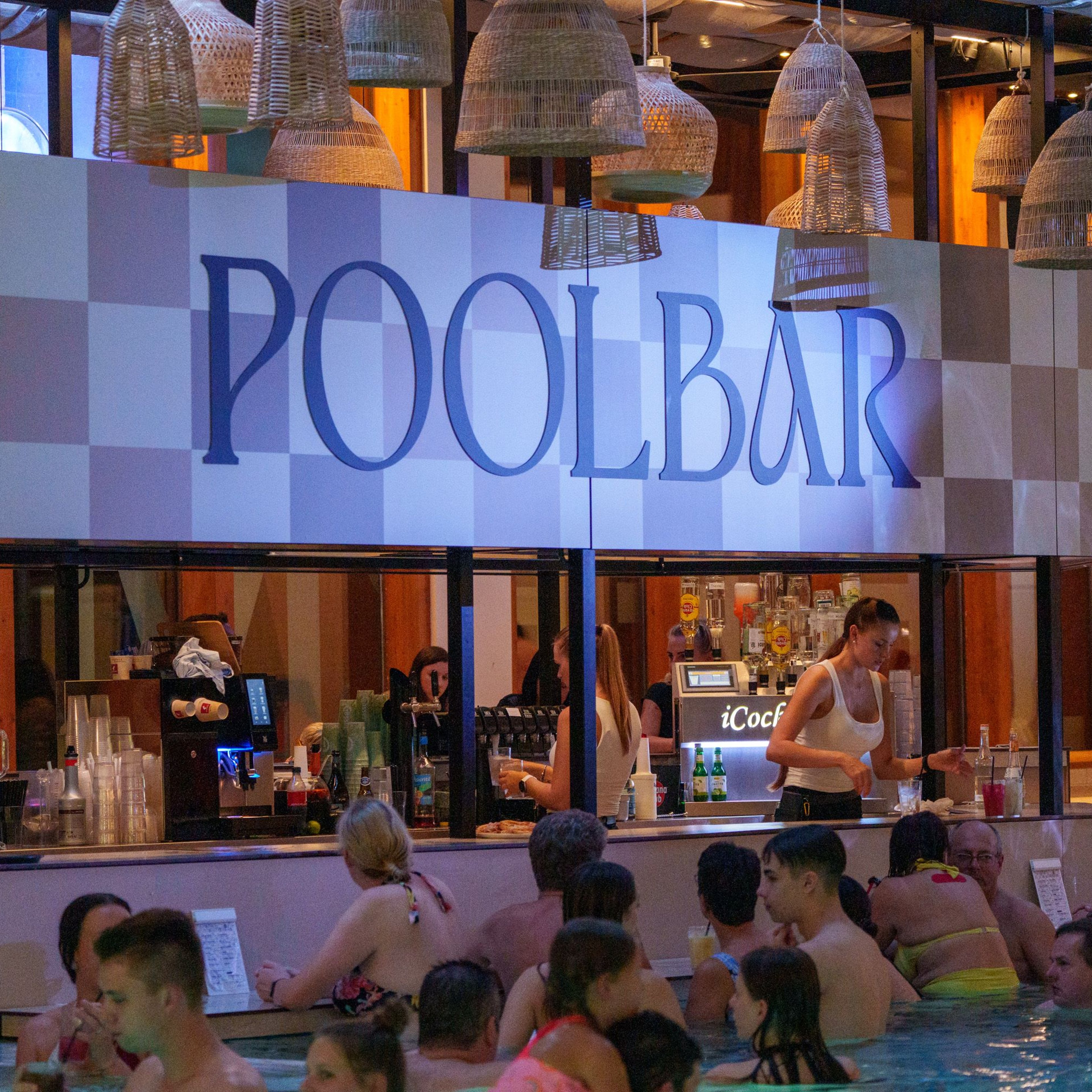 Party, Wellness und heiße Beats: Loipersdorf feiert die neue Poolbar