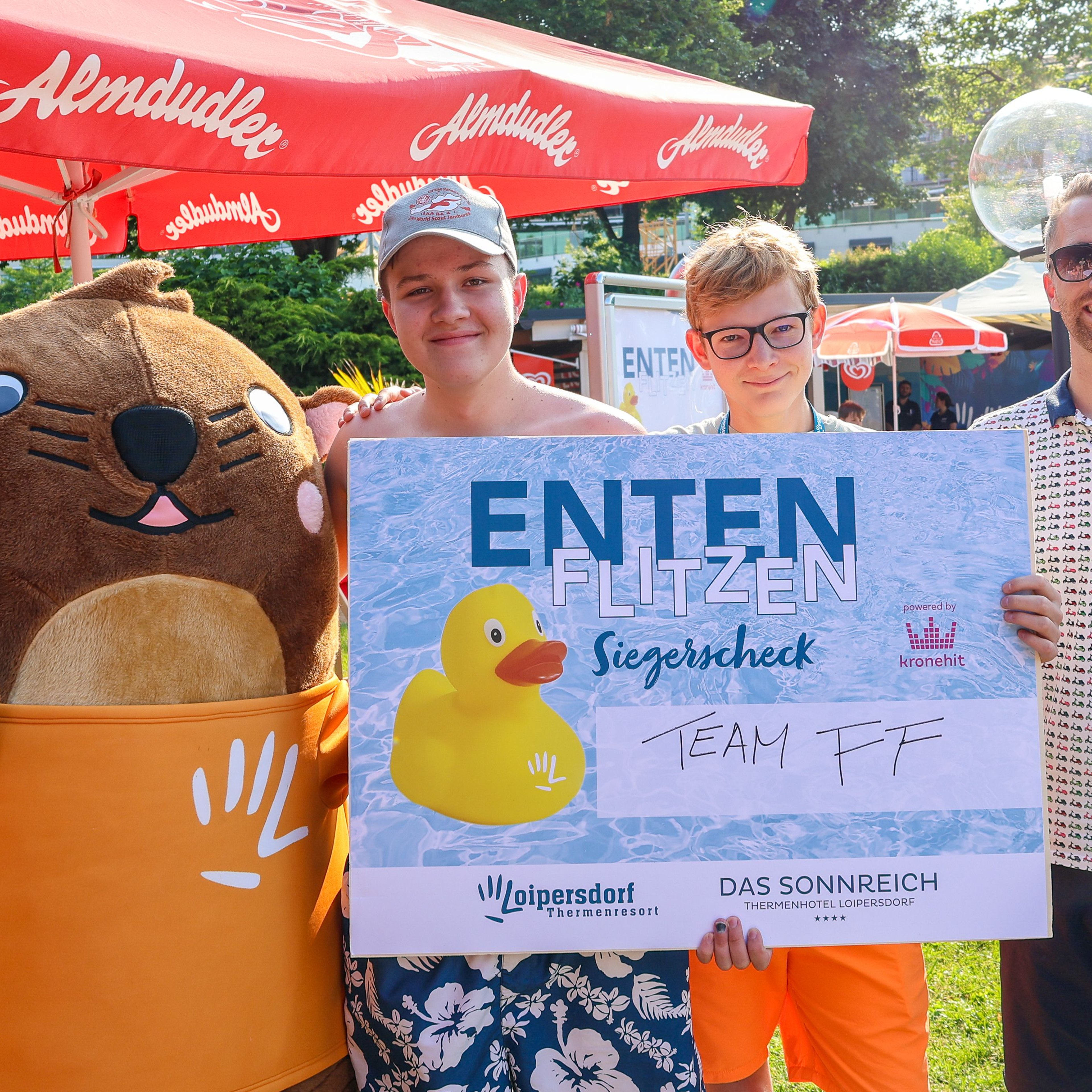 Otto mit den Gewinnern des Entenflitzen´s