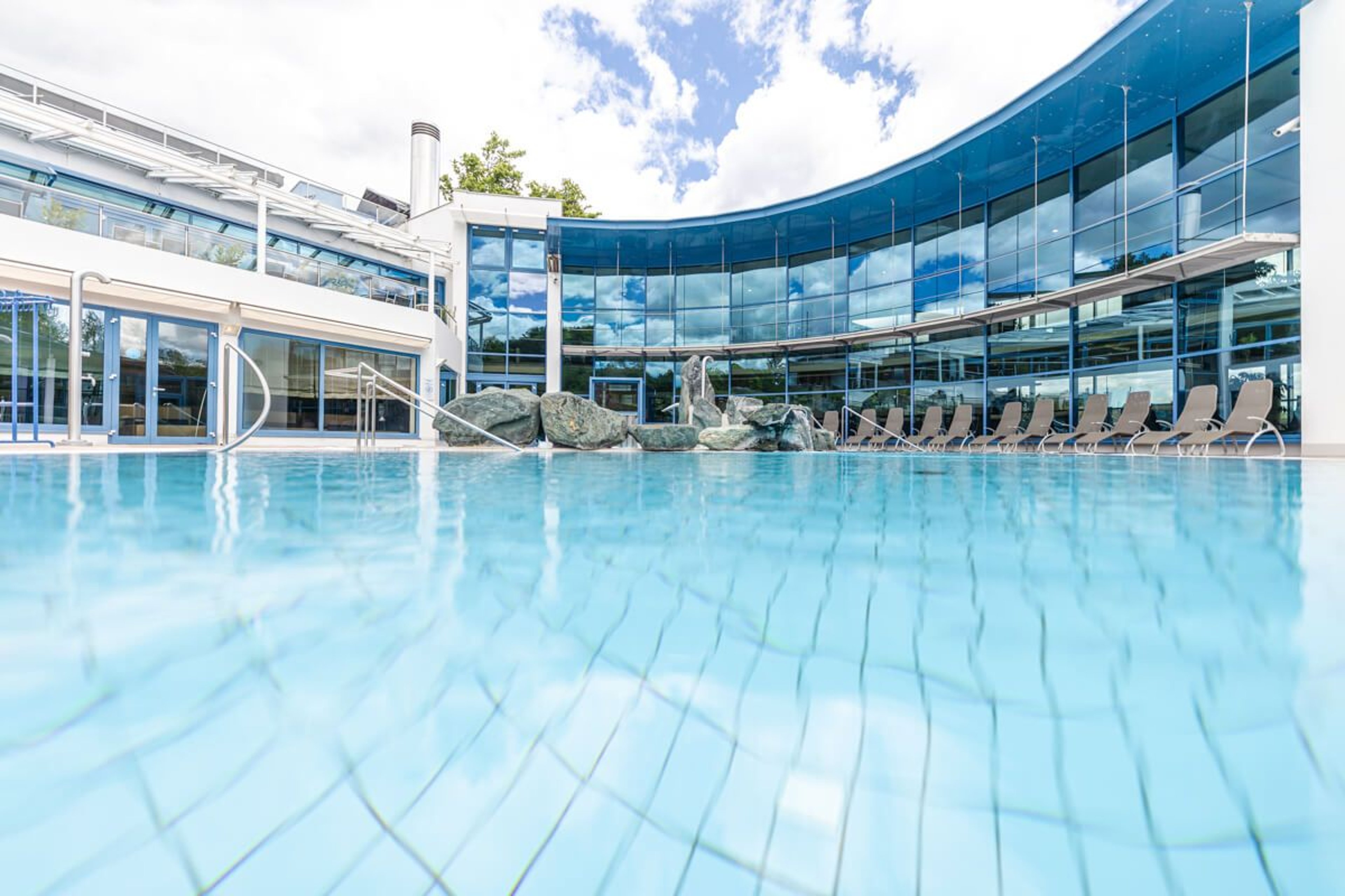 Thermalwasser im Felsenbadbecken im Schaffelbad.