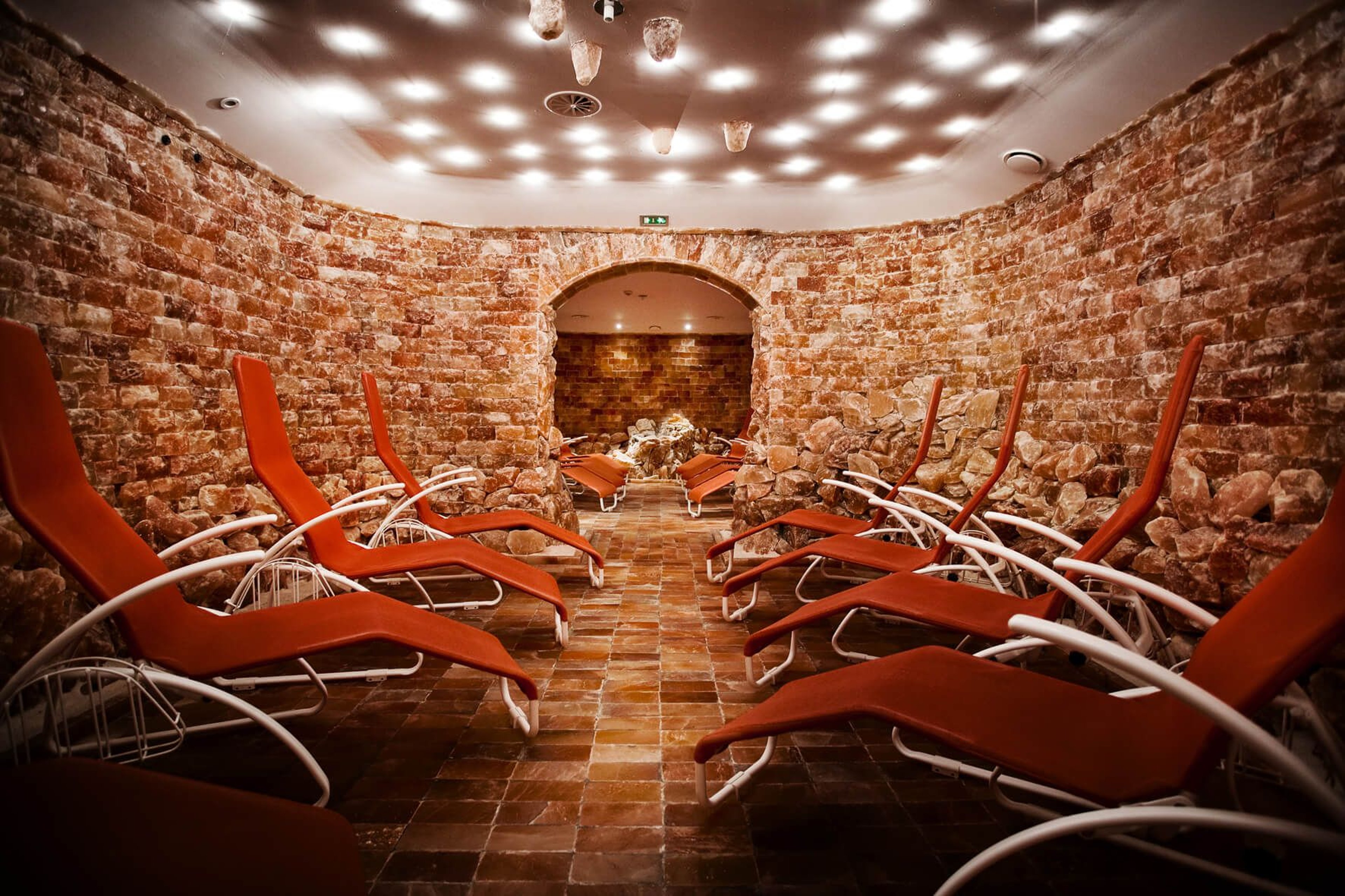 Die Salzgrotte im Thermenbad hat eine einzigartige gesundheitsfördernde Wirkung.