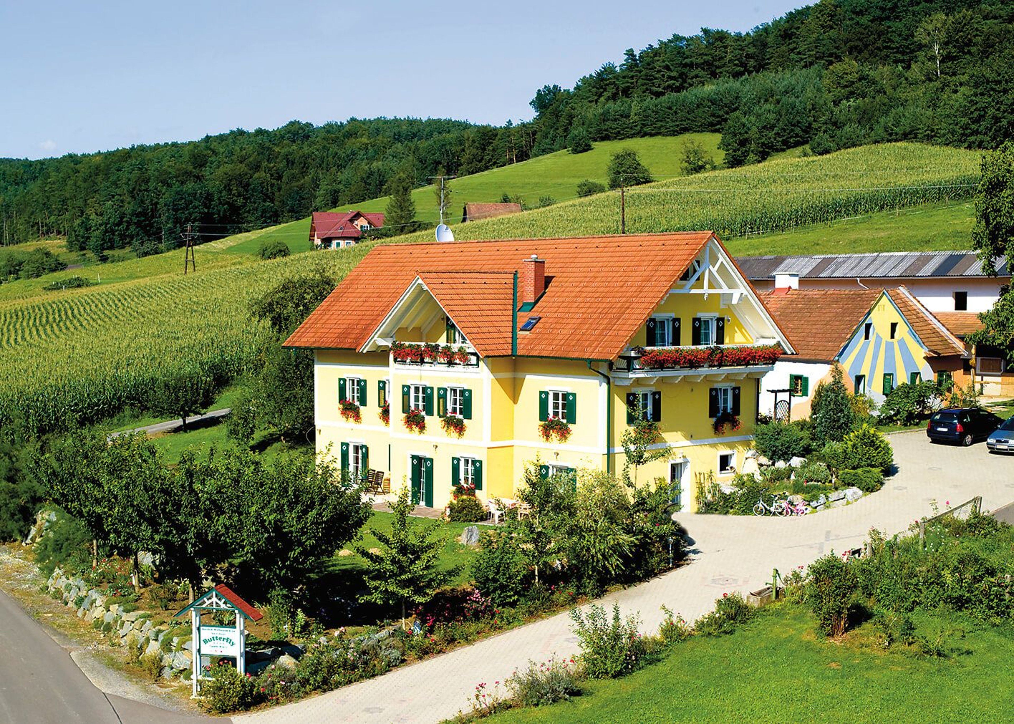 Das Gästehaus Butterfly aus der Luftperspektive.