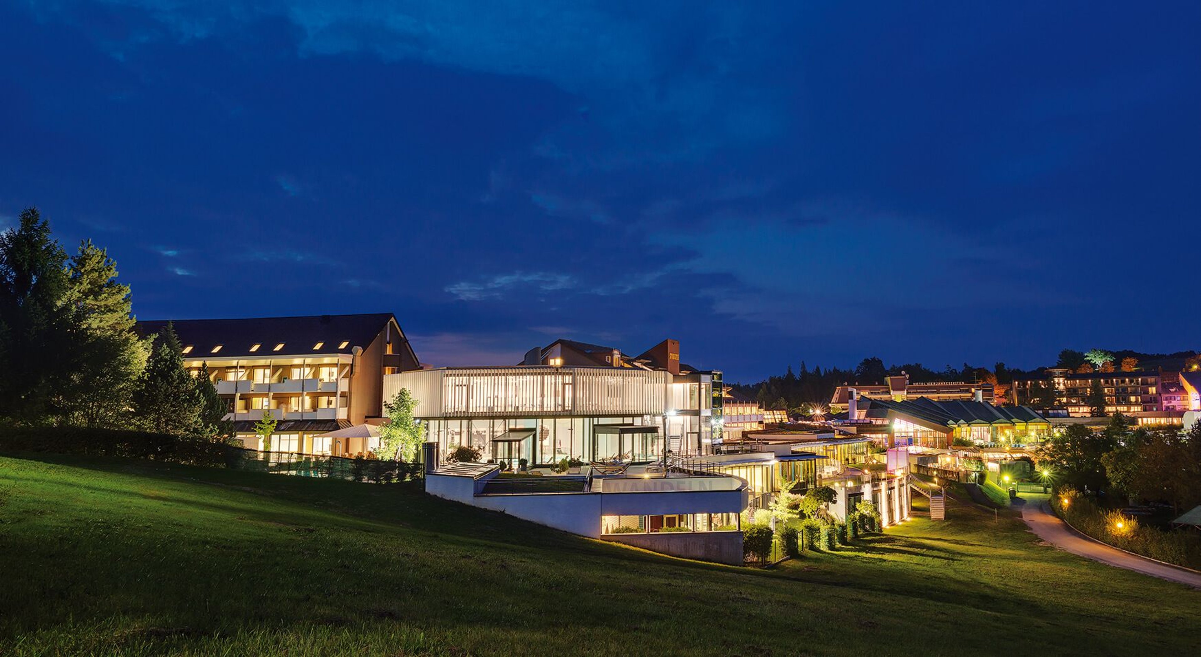 Exterior view at night of the Hotel Stoiser right next to the Loipersdorf thermal spa resort.