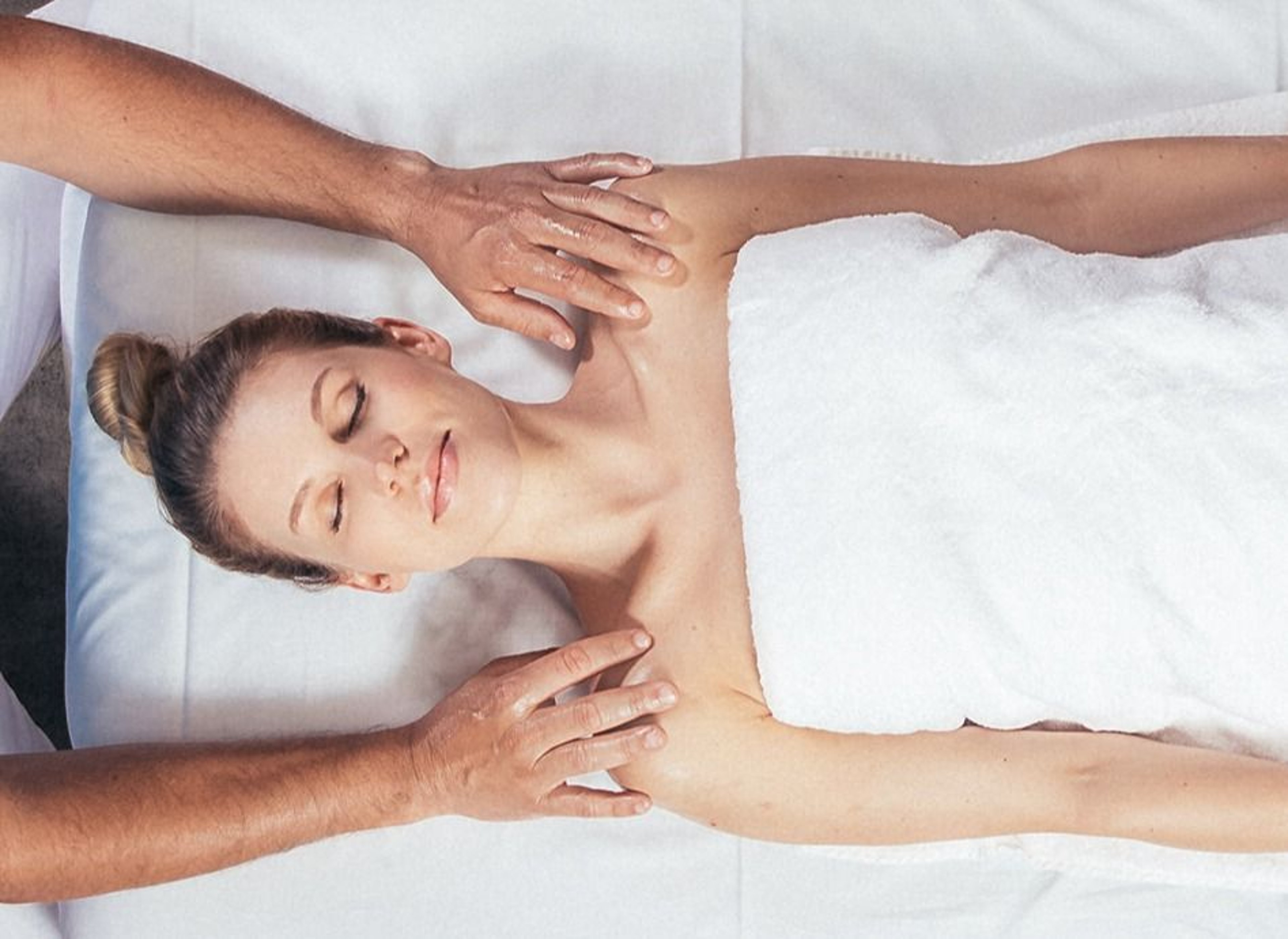 A special combination of foot reflexology and back massage.