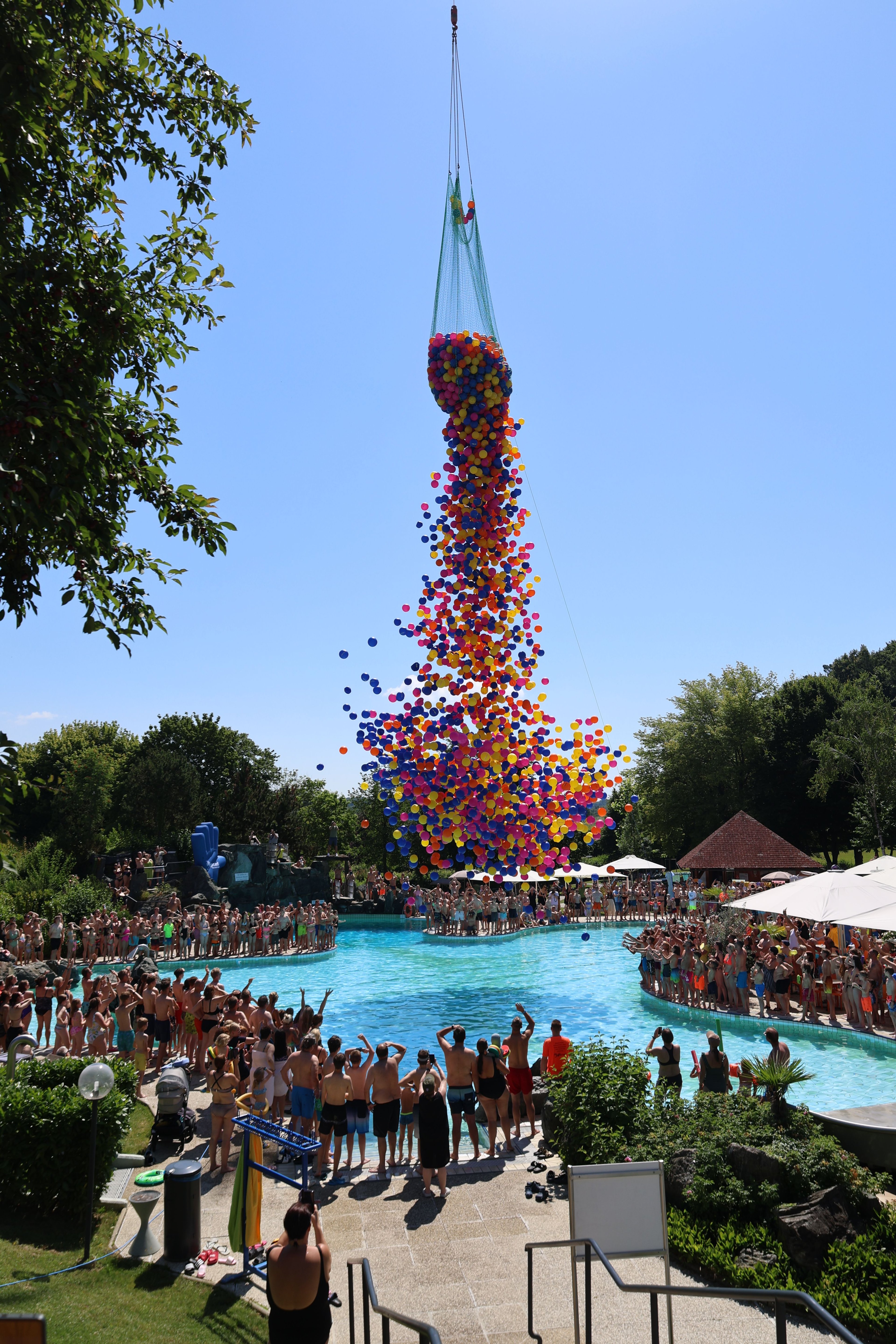 Wasserball-Regen in Loipersdorf! Beim #WeAreWater-Fest am 29. Juni 2024 ist der Spaß garantiert.