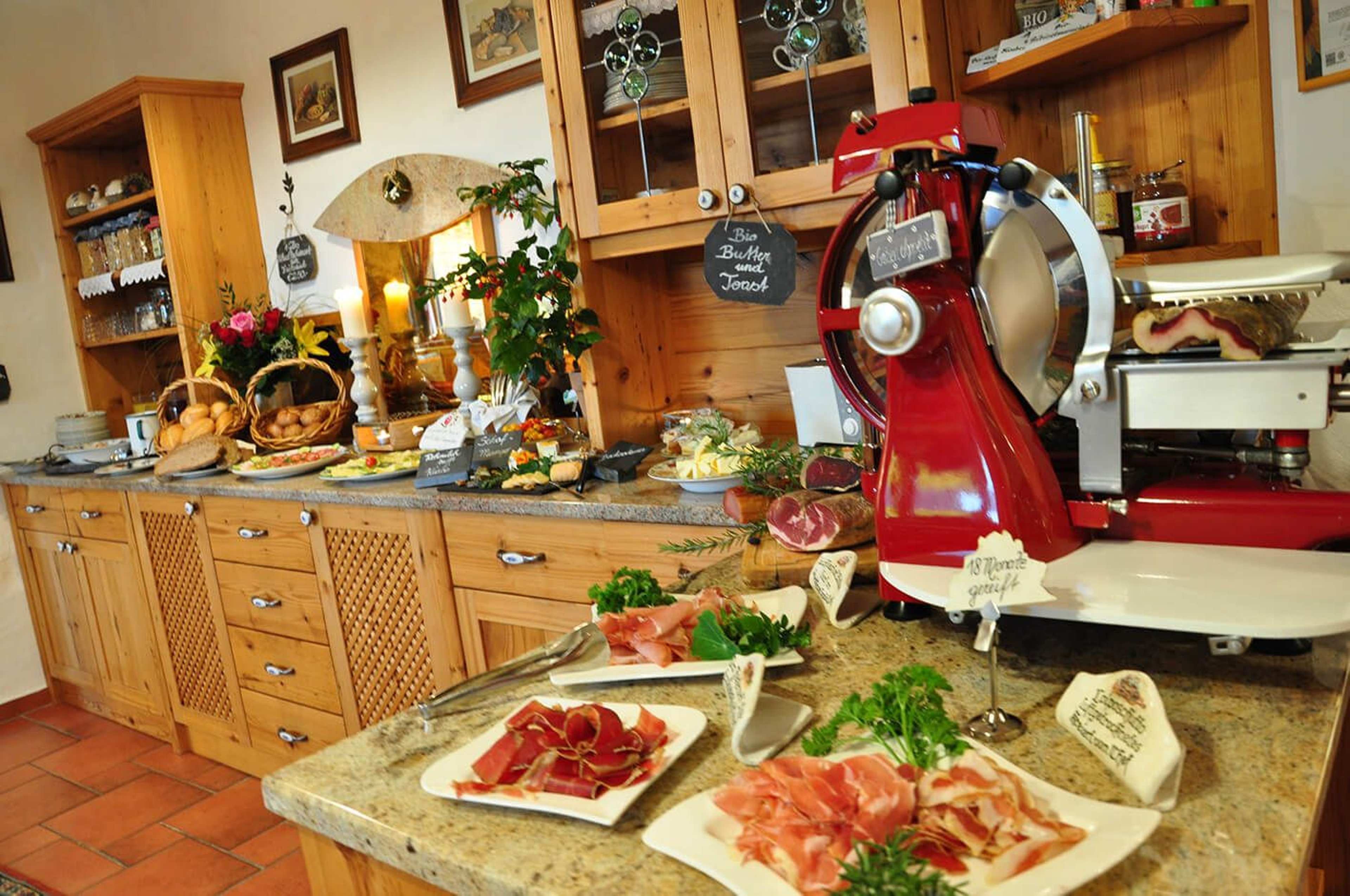 Das Frühstücksbuffet in der Pension Gmiatliche Stubm.