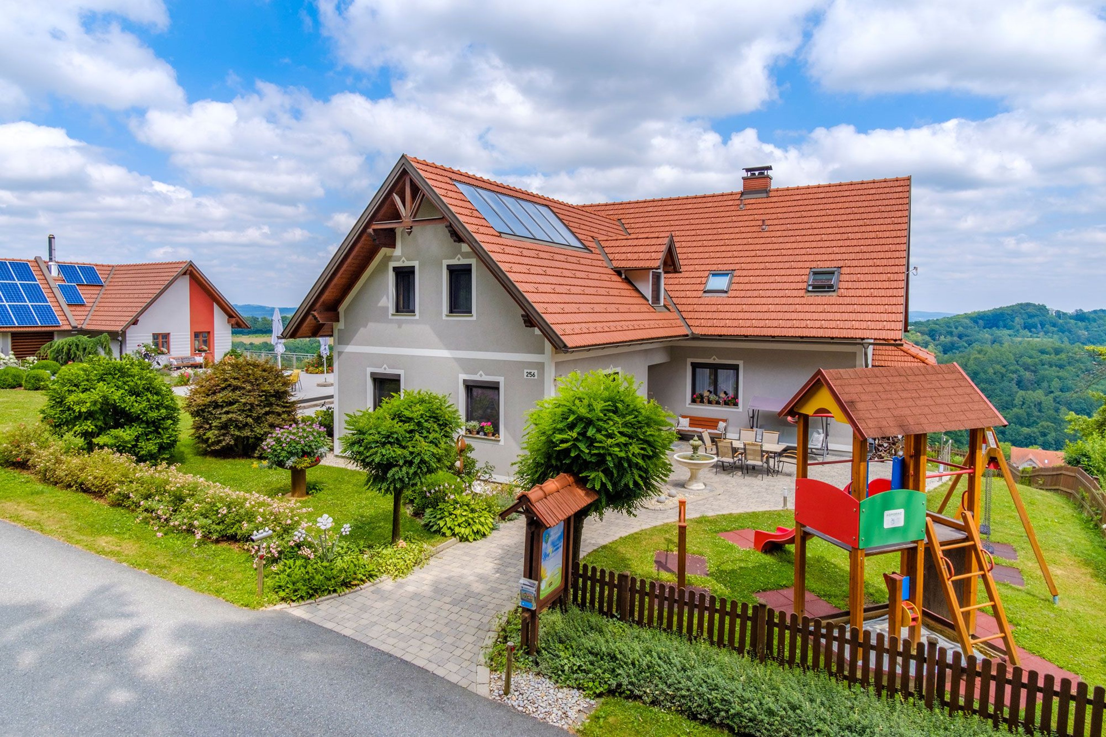 Das Gästehaus Bergbrunnen von außen.