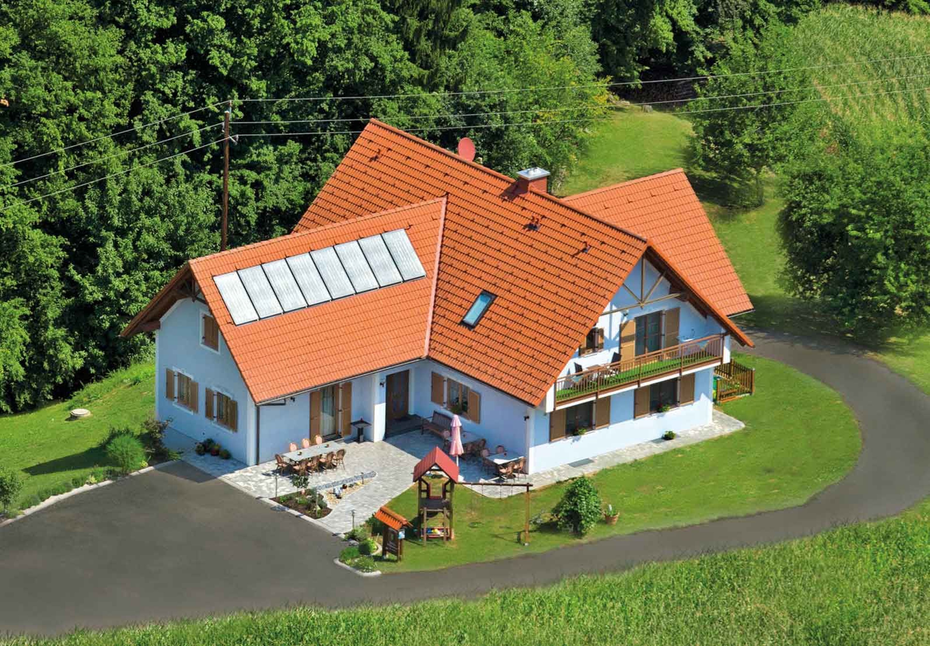 Das Gästehaus Waldpanorama aus der Luftperspektive.