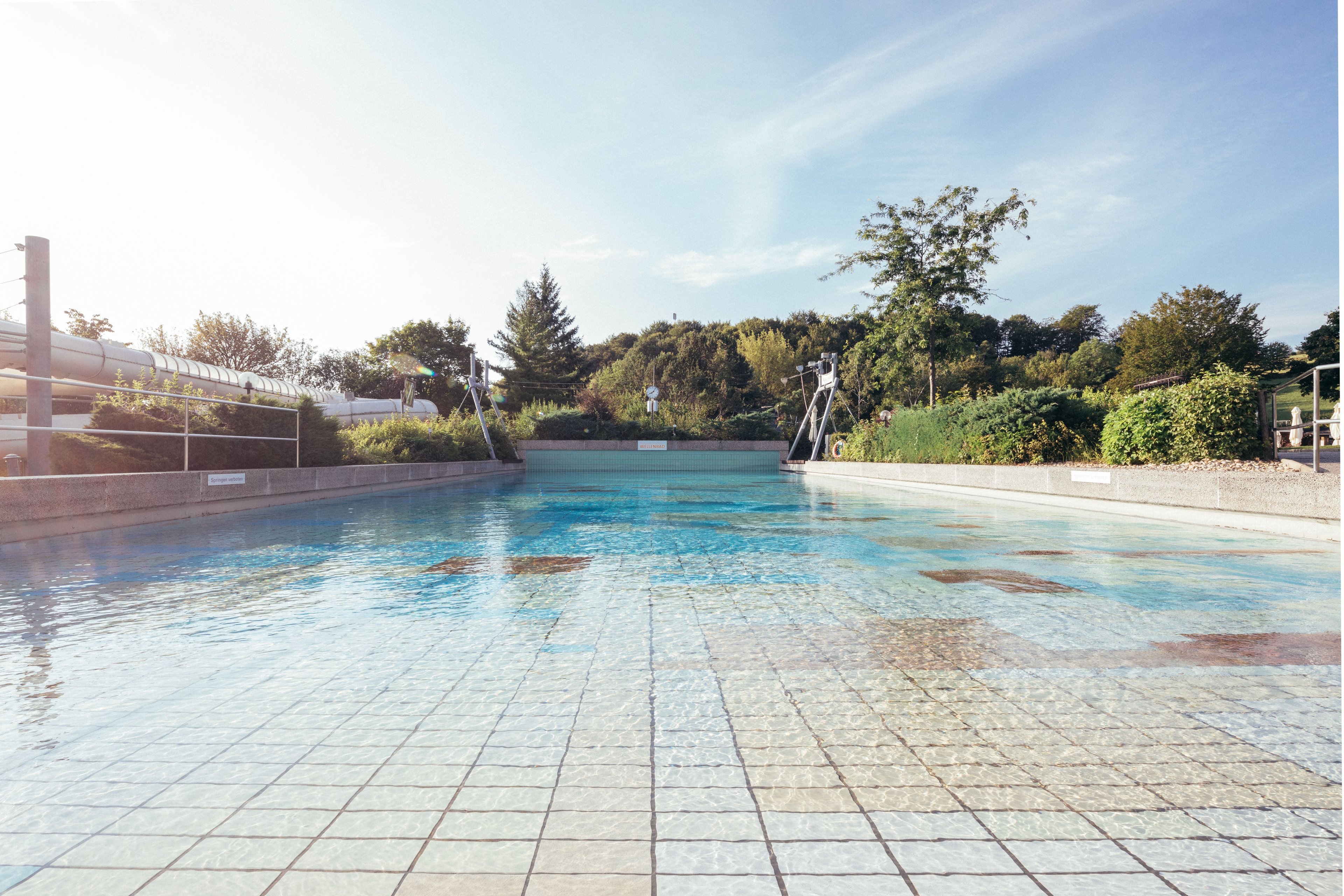 Outdoor wave pool
