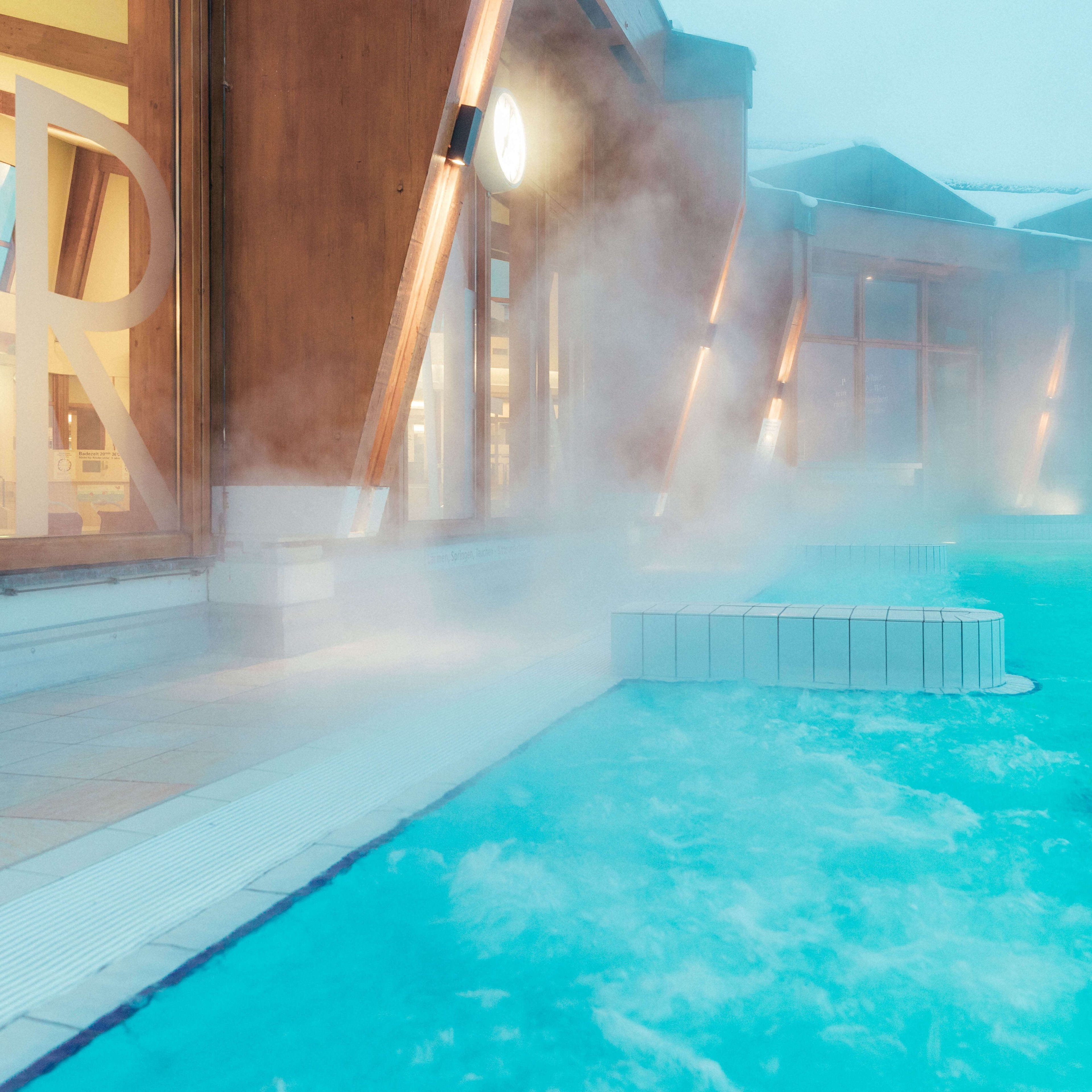 Sprudel im Thermenbad-Außenbecken im Thermenresort Loipersdorf. 