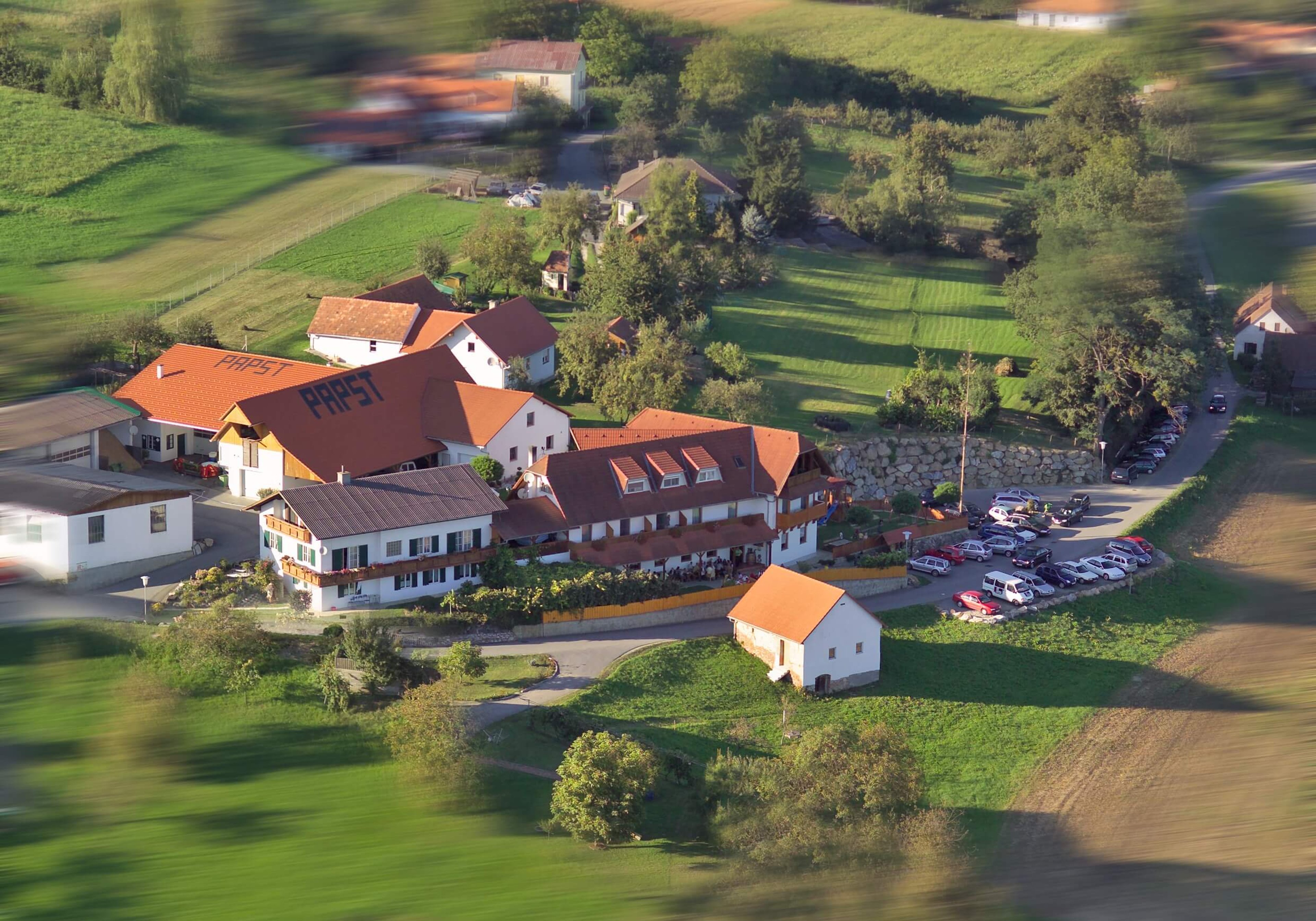 Buschenschank, Gästehaus und Ölmühle papst aus der Luftperspektive.