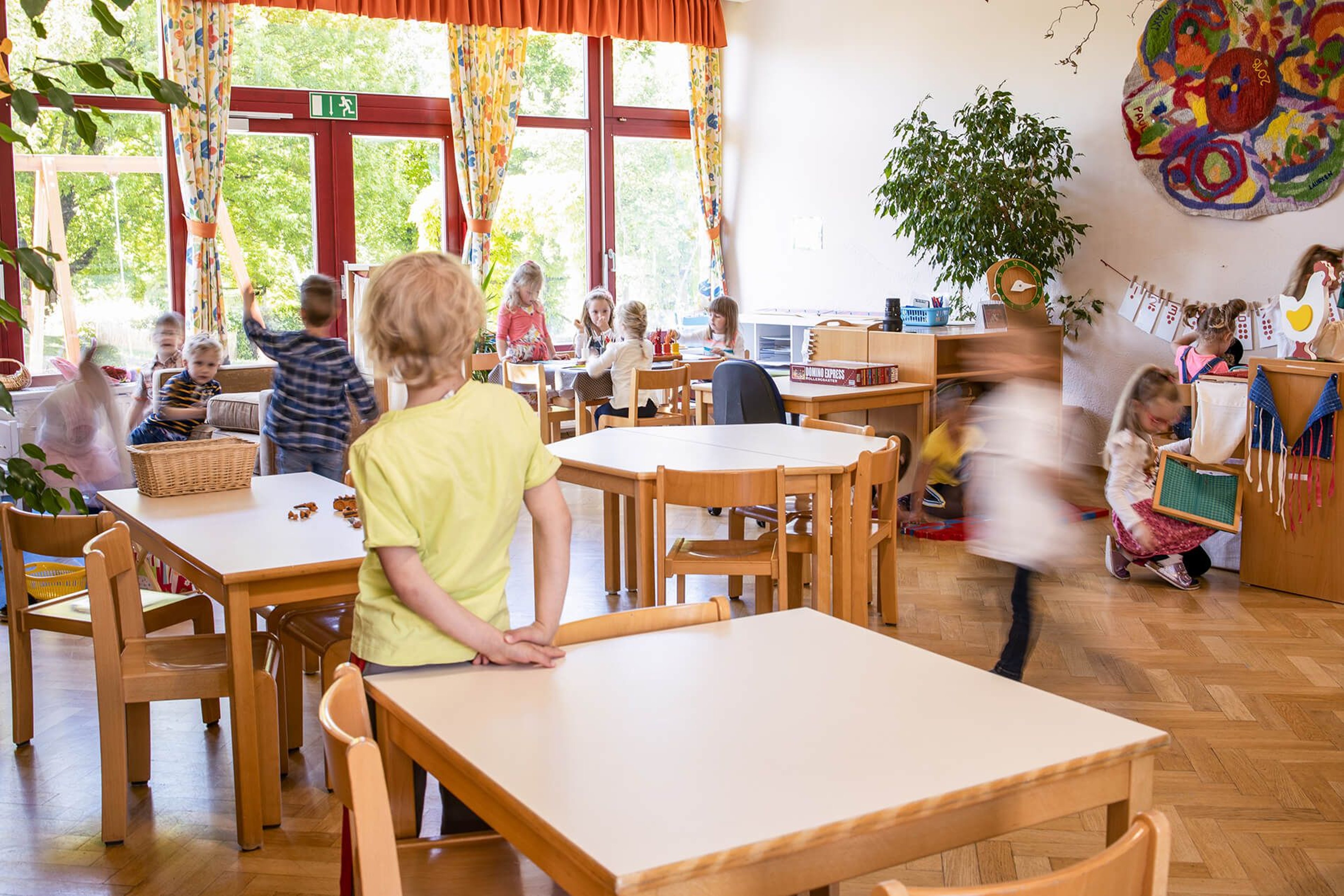 The children from the tourist kindergarten are active.