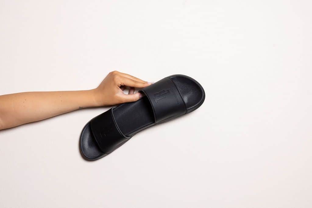 Comfortable black flip-flops with the Thermenresort Loipersdorf logo on the strap, indispensable for the way from the hotel to the spa resort.