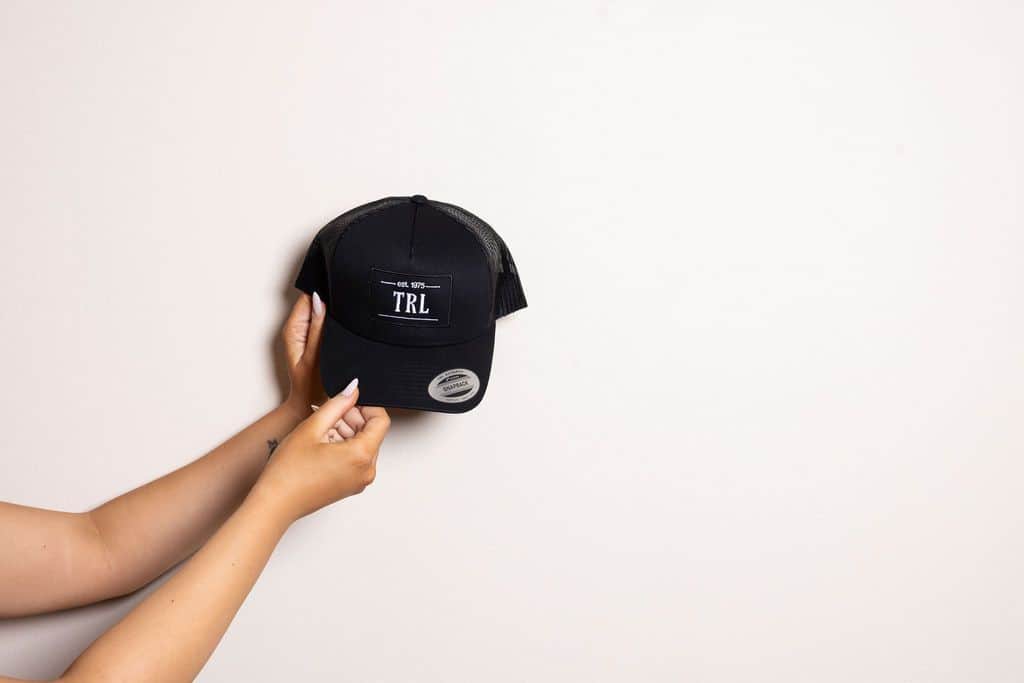 Casual black umbrella cap with the Thermenresort Loipersdorf branding, perfect for sunny spa days and stylish sun protection.