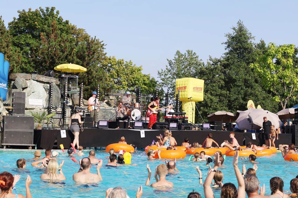 Band "ALLE ACHTUNG" gab ein Konzert am Acapulco Becken