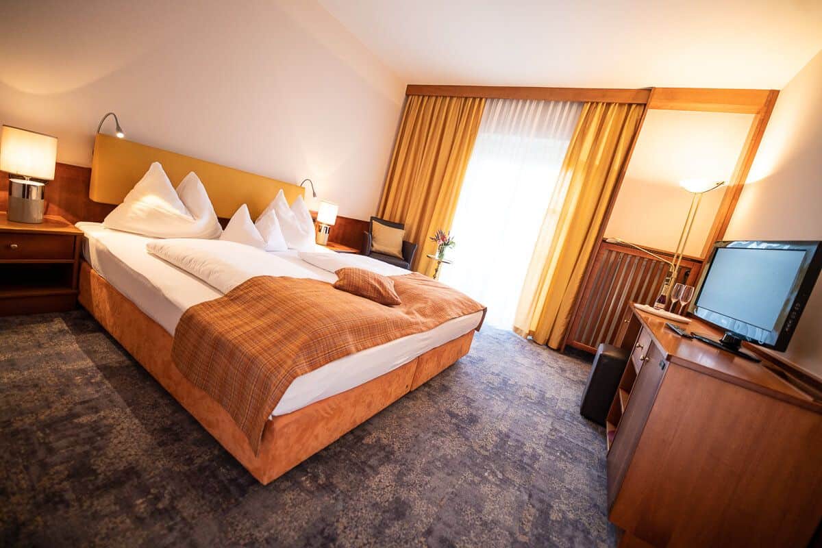 Ein Doppelzimmer in der Herberge.