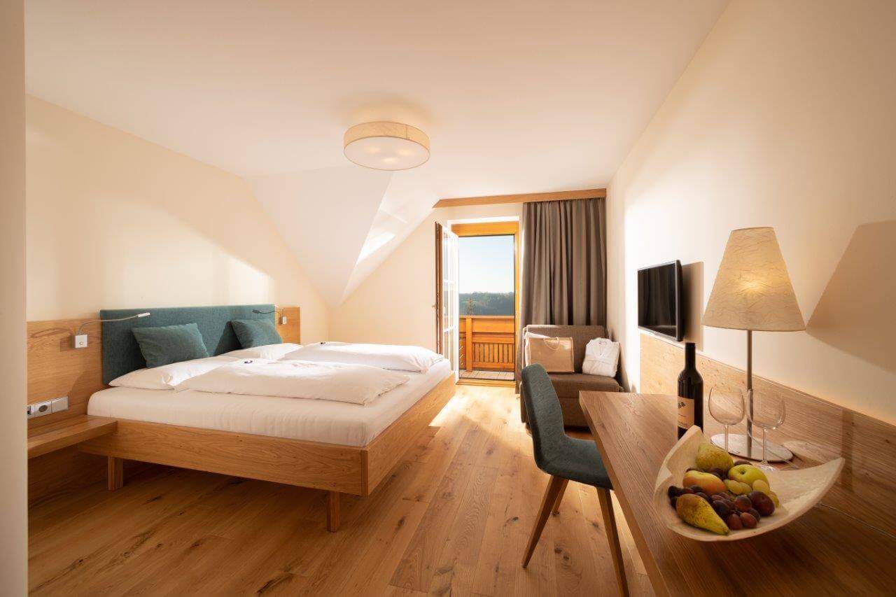 Die neuen Zimmer im Hotel-Garni Panoramahof mit Balkon.