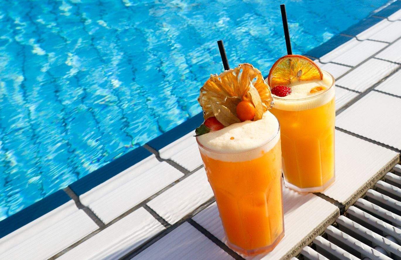 Seductive cocktails at the Schaffelbad clubbing.