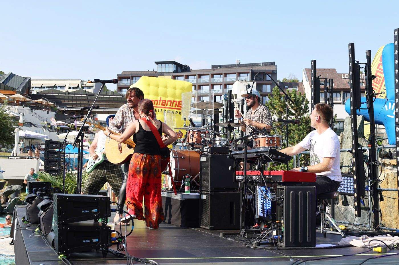 Band "ALLE ACHTUNG" gab ein Konzert am Acapulco Becken