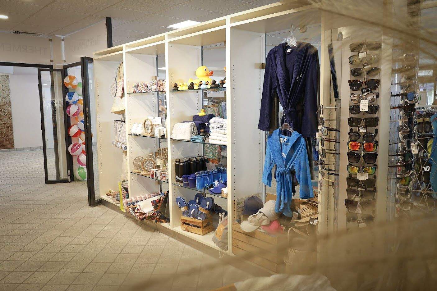 Thermal resort shop