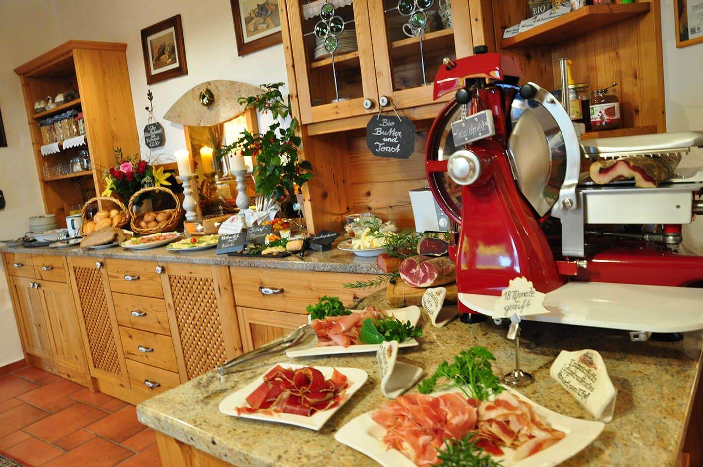 Das Frühstücksbuffet in der Pension Gmiatliche Stubm.