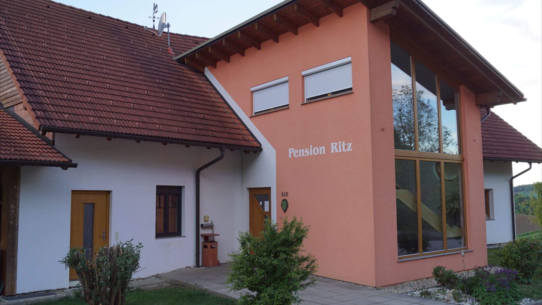 Die Pension Ritz von außen.
