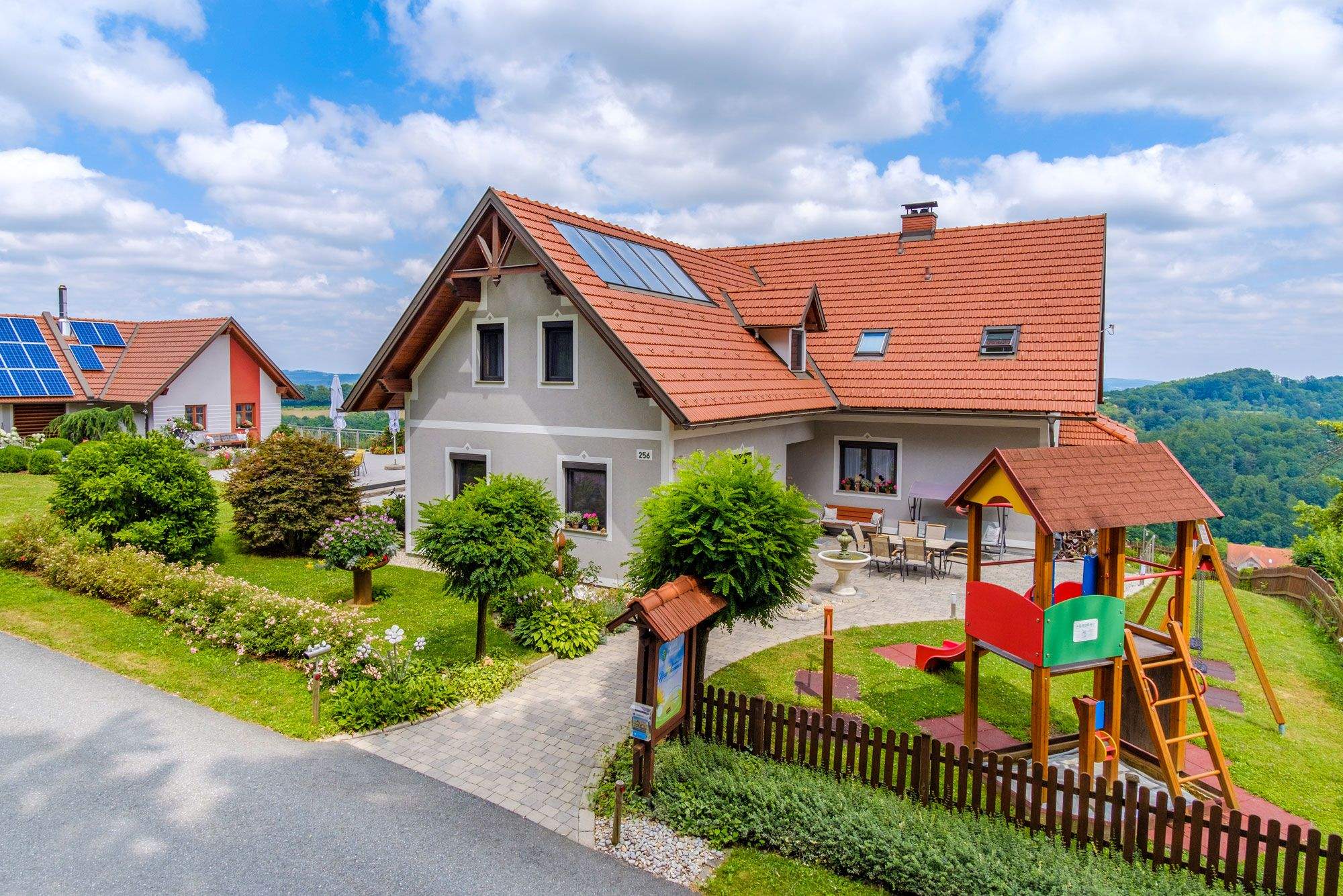 Das Gästehaus Bergbrunnen von außen.
