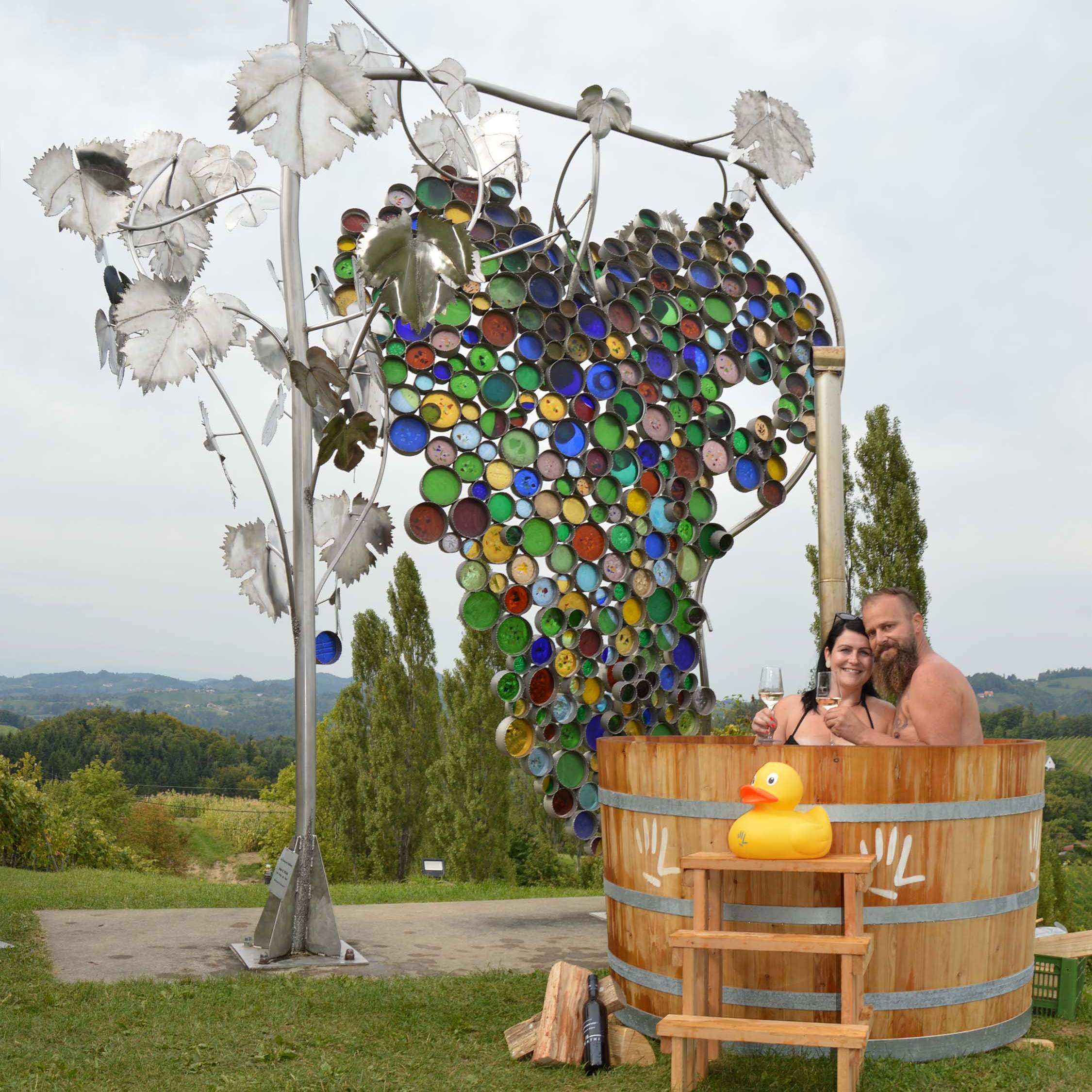 The lucky winning couple bathe in the Schaffel at the Loipersdorf thermal spa resort.