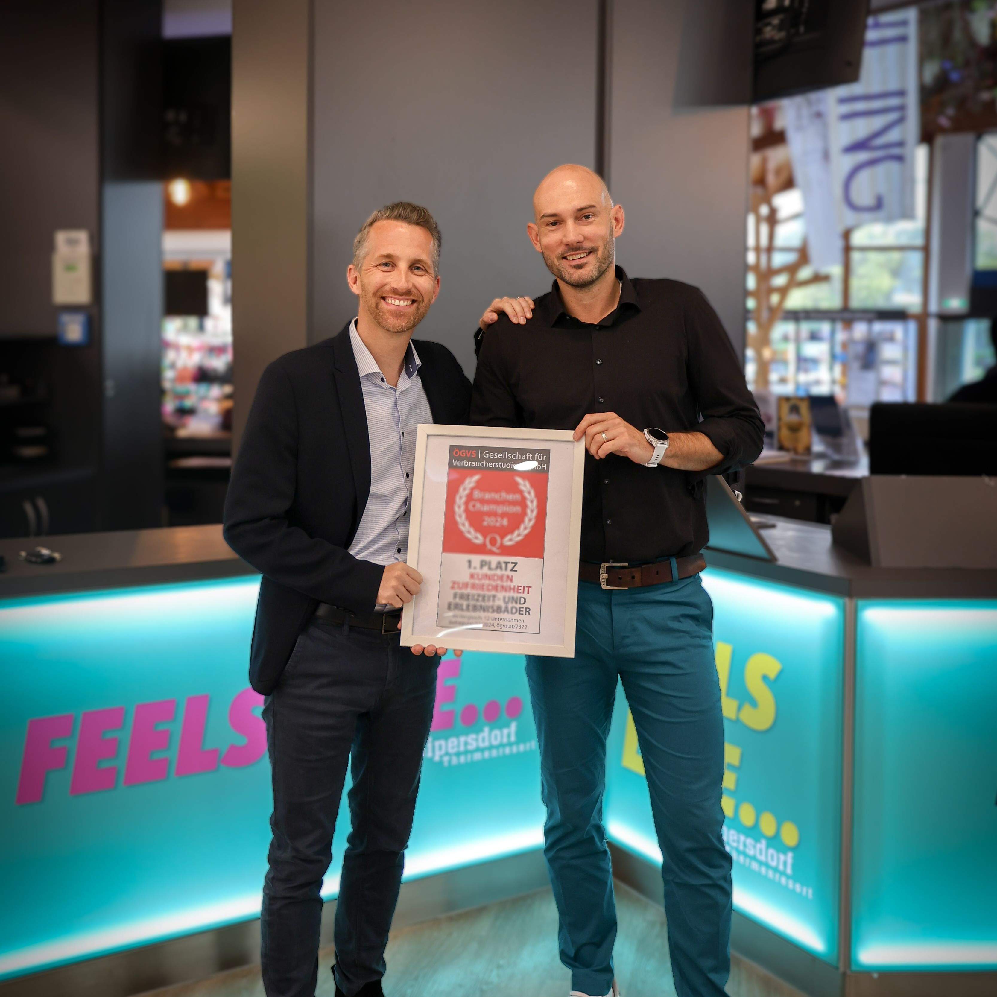 Philip Borkenstein-Quirini and Florian Tatscher with the “Industry Champion” award in their hands