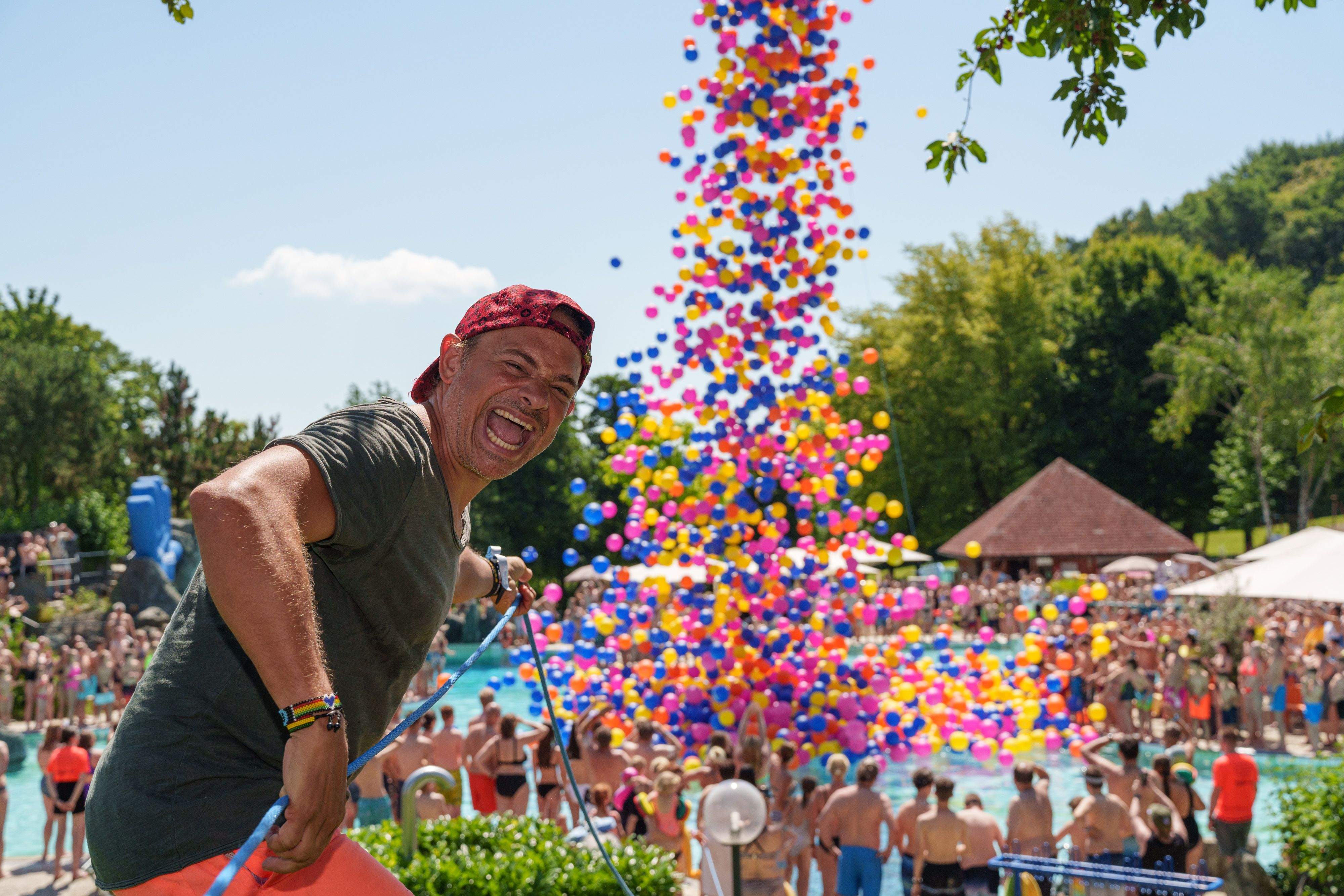Rain of balls at the WeAreWater festival