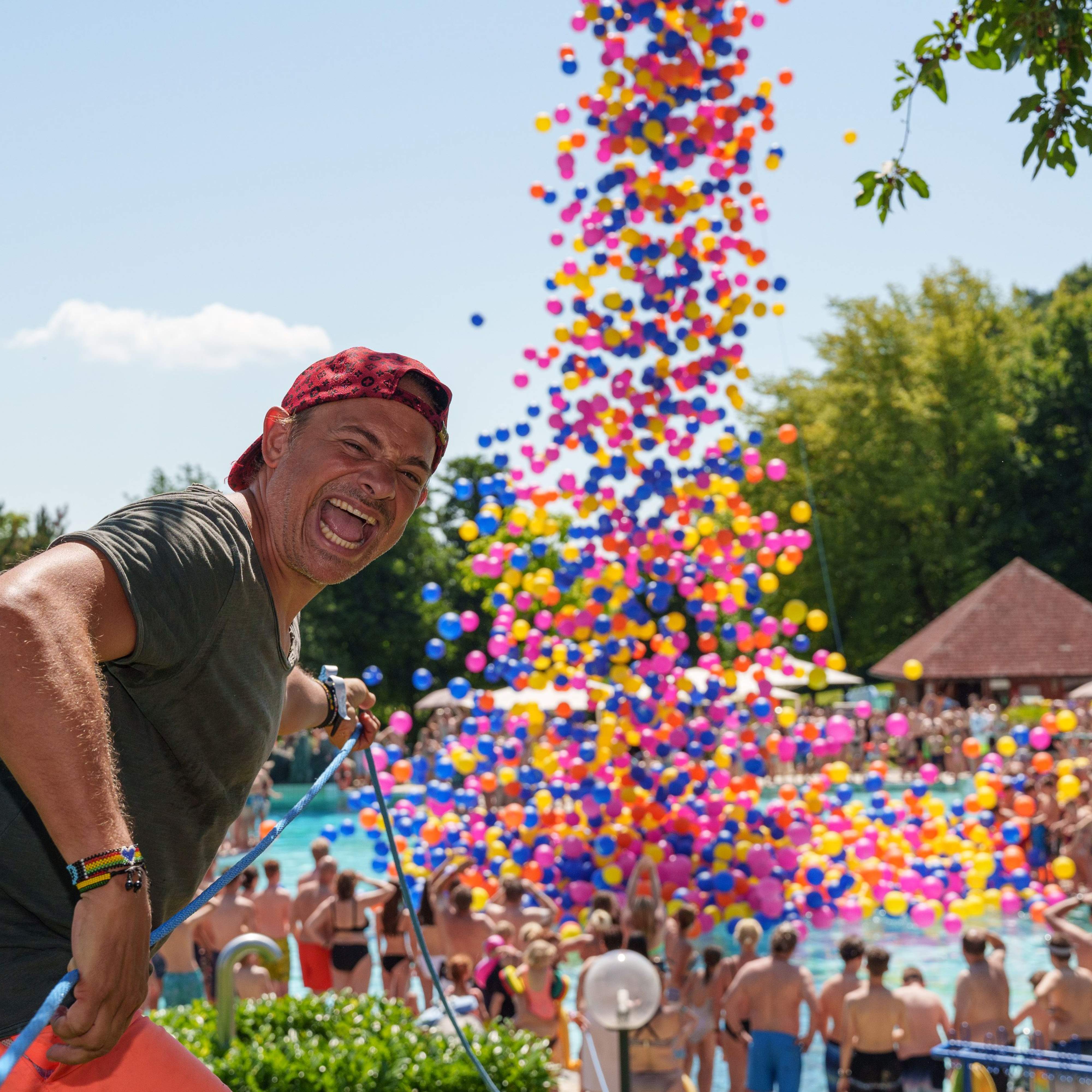 Rain of balls at the WeAreWater festival
