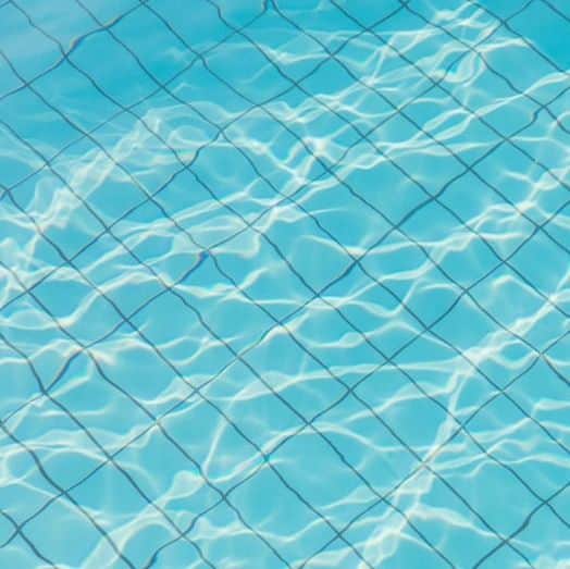 Wasser im Thermalbecken