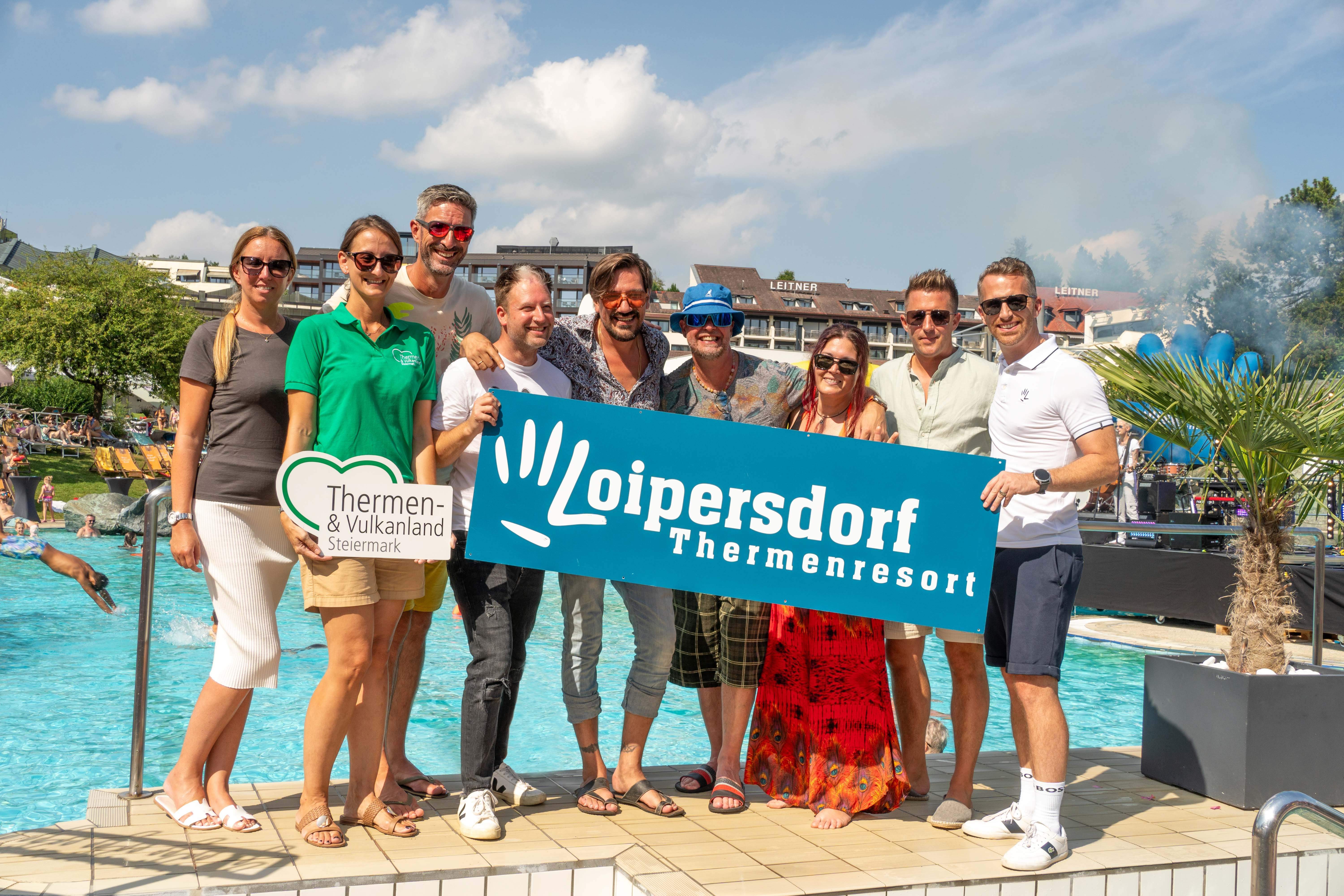 Bei herrlichem Sonnenschein in bester Laune (v.l.n.r.): Thermenresort Loipersdorf Marketingleiterin Birgit Stampfl, Veronika Kollmanitsch (Thermen- und Vulkanland), Michael Brunner
(Antenne Steiermark), ALLE ACHTUNG, Thomas Semmler (Semtainment) und Thermenresort LoipersdorfGeschäftsführer Philip Borckenstein-Quirini.