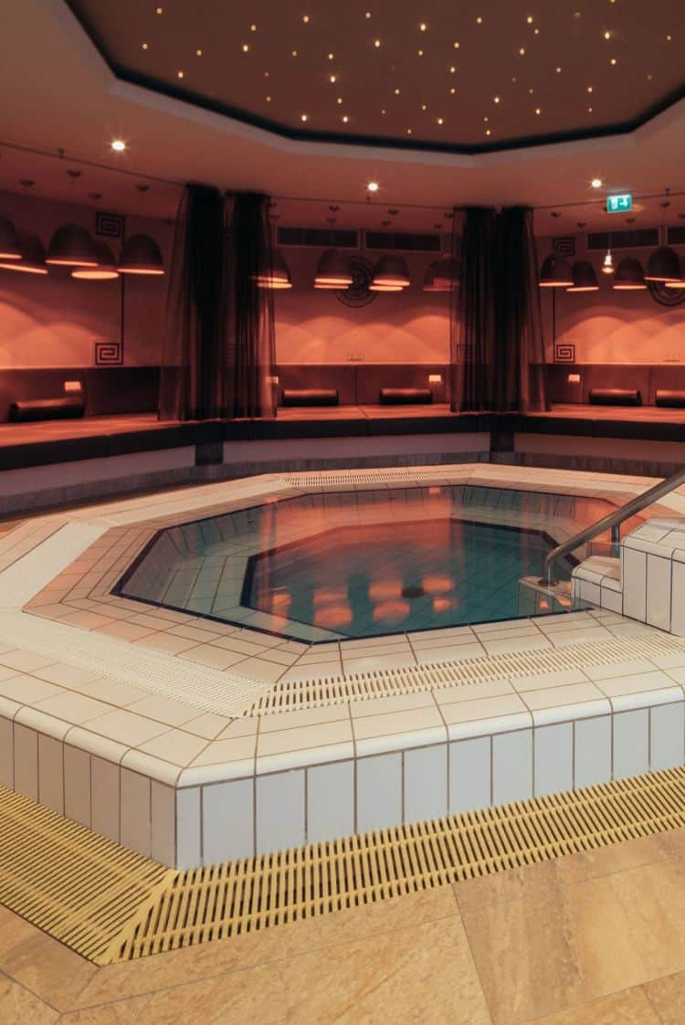 The cozy whirlpool in the Schaffelbad.