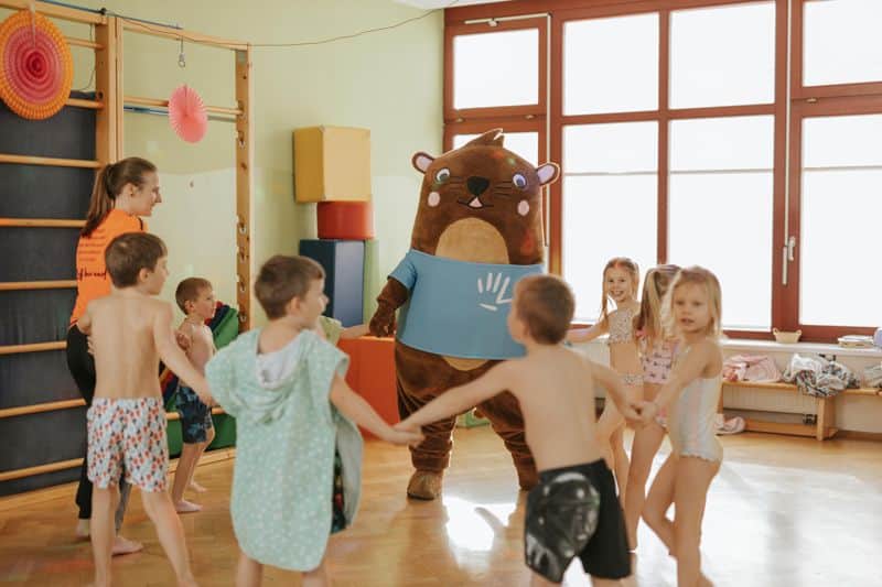 Kinder tanzen mit Otto