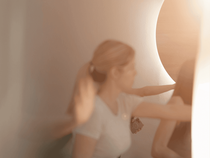 Frauen die sich während der Mindful Escape Einheit bewegen.